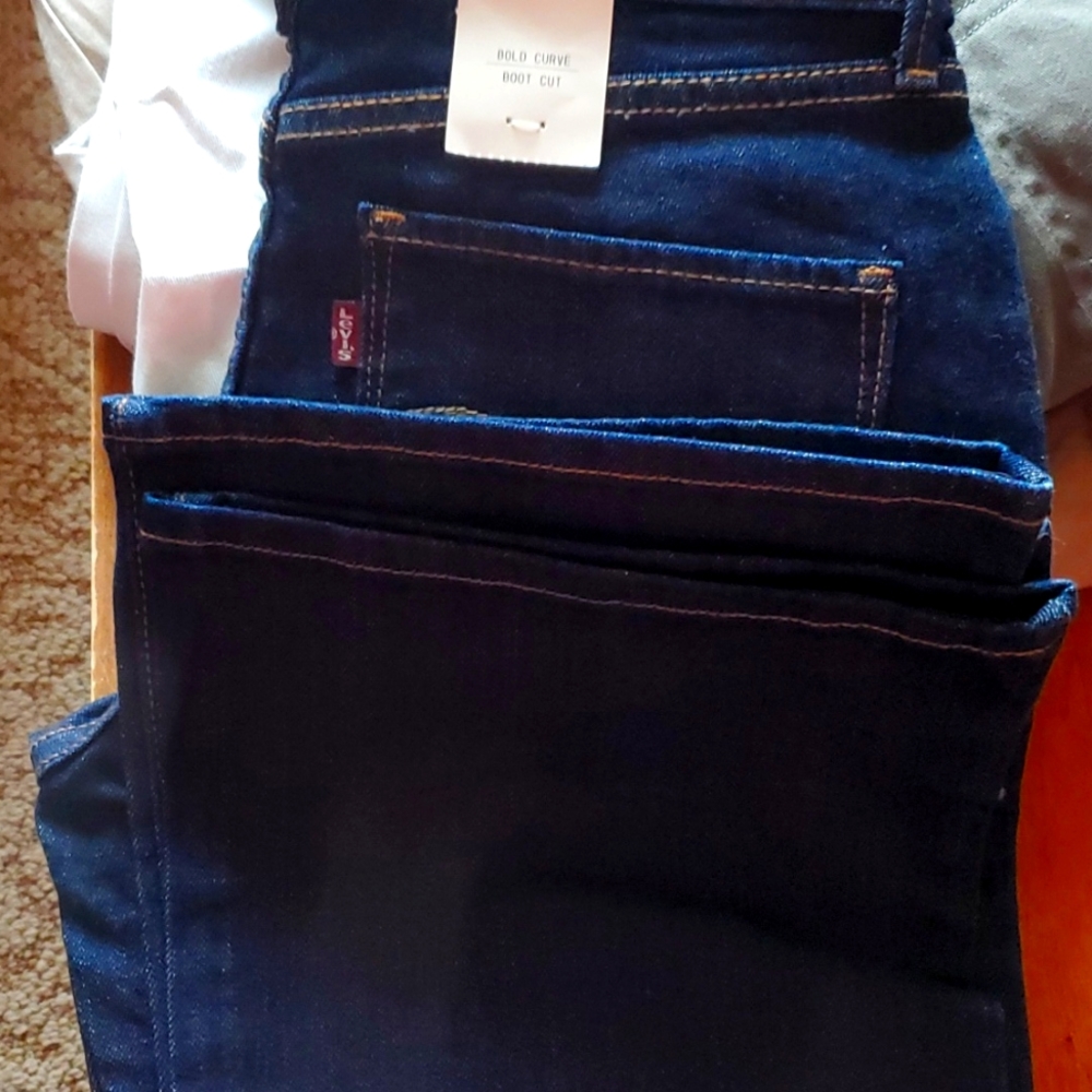 Levi's boot cut CURVY jeans